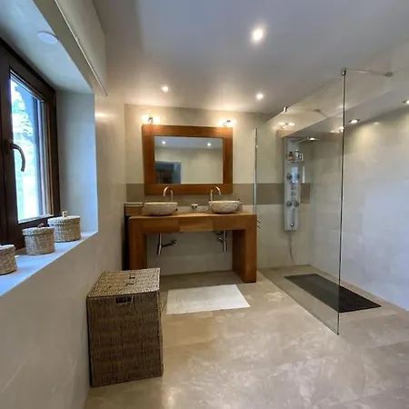 Cassiopee, Luxury